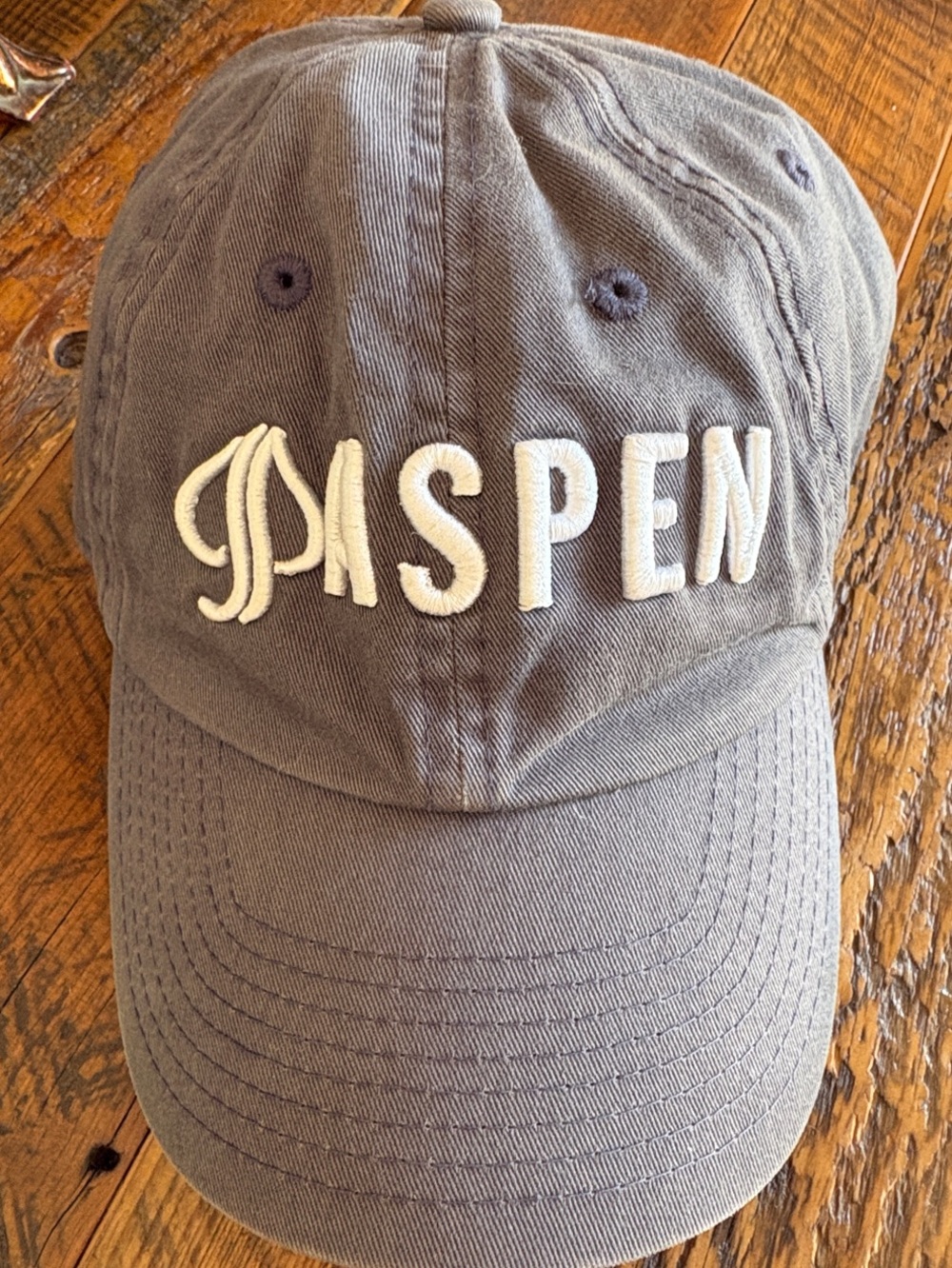 ‘47 Brand Aspen Embroidered Baseball Cap in Gray and White